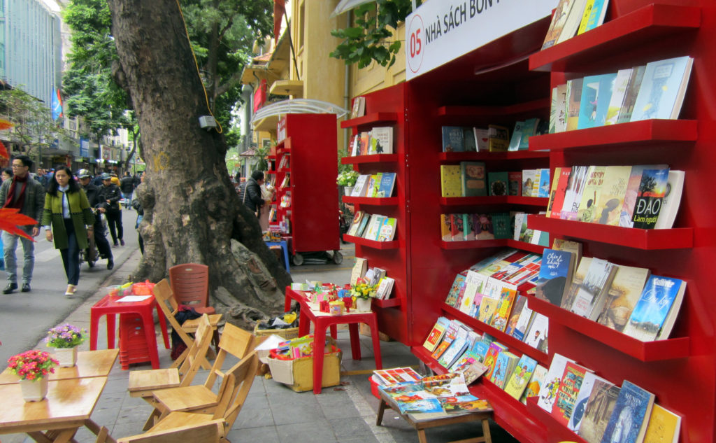 Vietnamese Books Some People Juggle Geese